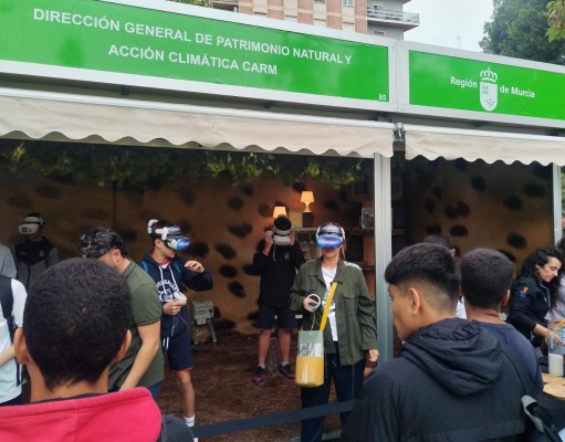 Experimentos 'por un tubo' en el Jardín de El Malecón de Murcia: arranca la Semana de la Ciencia (Fotos: C.F.)