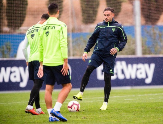 La lluvia y el regreso de Paco López marcan la penúltima sesión de trabajo