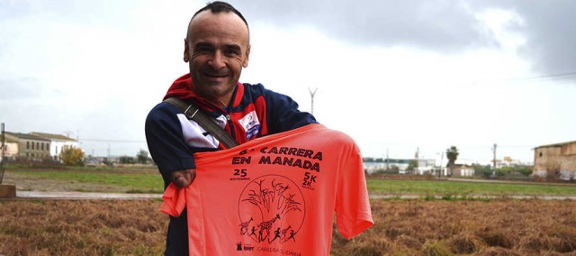Ricardo Ten presenta la camiseta oficial de la
6ª Carrera en Manada de BIOPARC Valencia