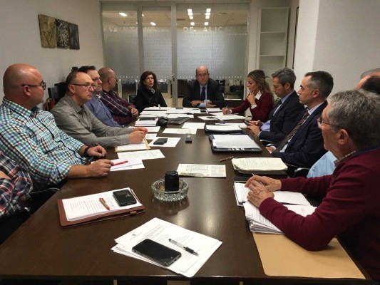 La Mesa del Transporte de Alicante pacta crear un bono de 30 días con viajes ilimitados por 40 euros