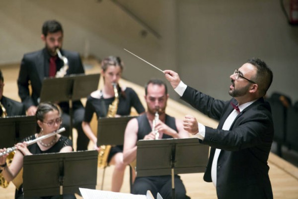 Estímul de la presència femenina a les bandes en la presentació del nou CD de 'Retrobem'