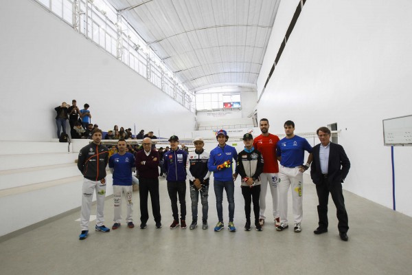 Viñales, Rins, Jorge Martín y Canet pelotean con pilotaris valencianos
