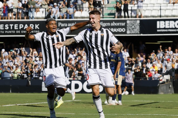 El Castellón se impone al Tenerife y consigue su primera victoria en Castalia (Fotos: Carme Ripollés)