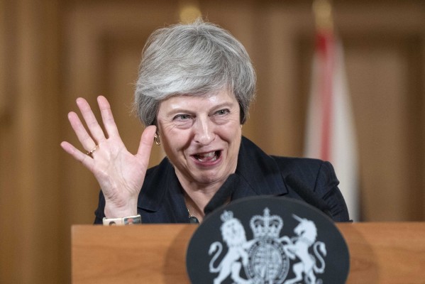 Theresa May defiende su acuerdo del Brexit y avisa: 