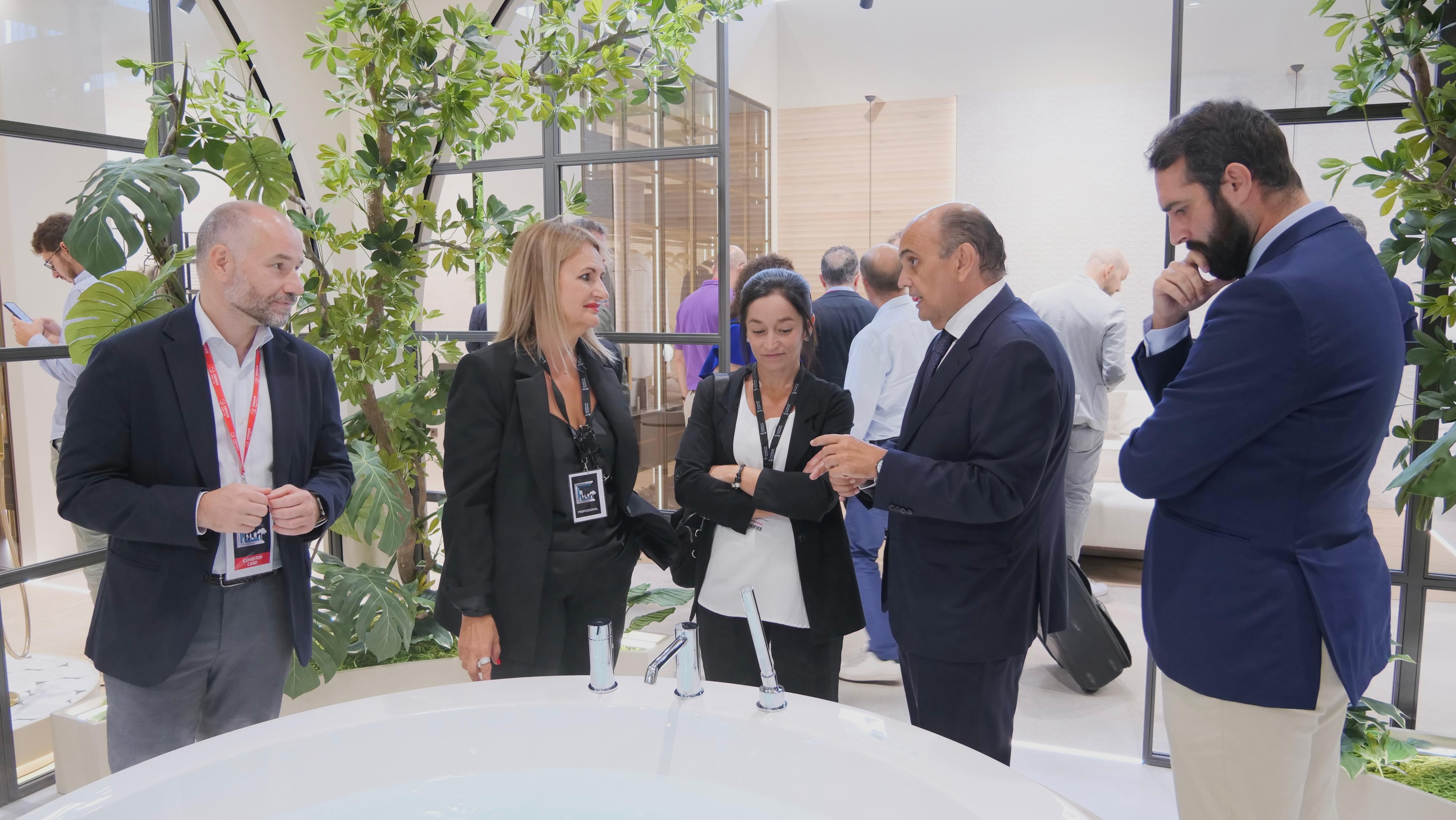 Visita de la consellera de Industria, Nuria Montes, a Cersaie (Fotos: GVA)