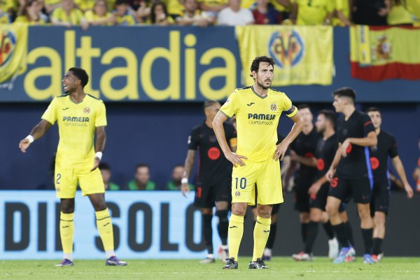 El Villarreal no gana al Barcelona como local desde 2007 y acumula ocho bajas y dos dudas para recibirlo