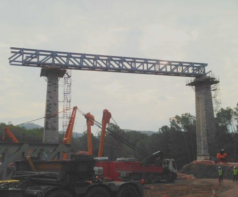 FGV inicia la instalación de los nuevos tableros metálicos de los puentes del Ferrandet y Quisi