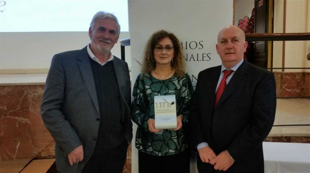 'Publicacions' de la UV recibe el premio de Edición Universitaria al Libro Mejor Editado