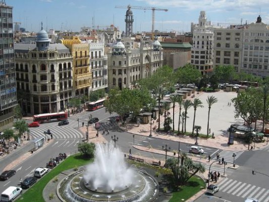 Valencia impulsa ludotecas para que abuelos y nietos realicen actividades
