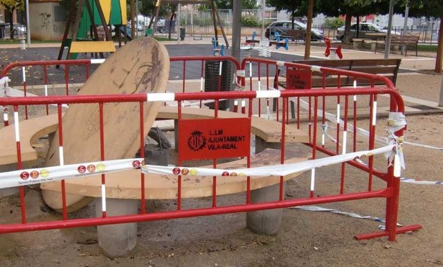 El PP de Vila-real denuncia la indiscriminada colocación de vallas para tapar desperfectos