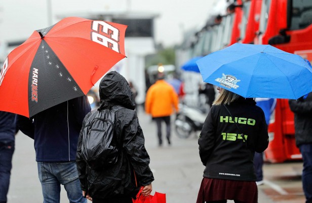 El circuito Ricardo Tormo espera lluvia para las carreras del domingo

