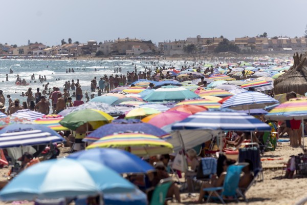 Lleno en playas y terrazas en La Manga y Cabo de Palos en el puente de agosto (Fotos: La Roca)