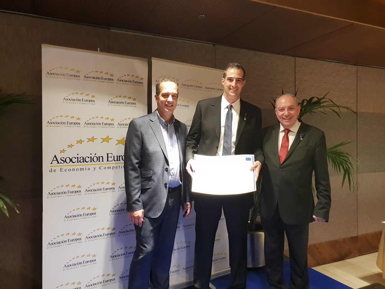 Vicente Barberá, fundador de Elastic Confort, recibe la medalla europea al Mérito en el Trabajo