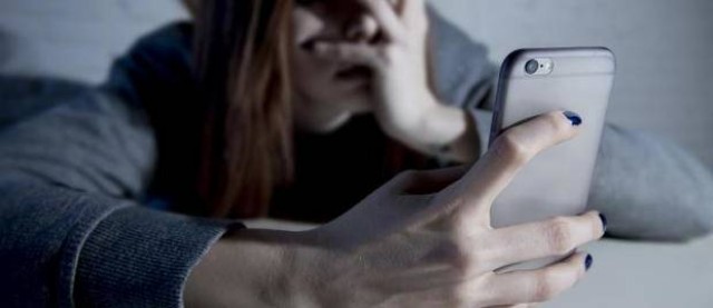 La Sociedad Valenciana de Pediatría organiza un curso para padres de adolescentes sobre drogas y ciberacoso