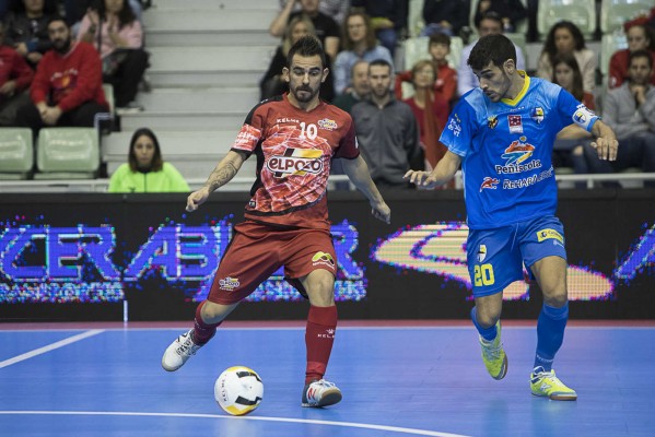 Derrota del Peñíscola en la cancha de El Pozo y victoria balsámica del Bisontes ante el Noia