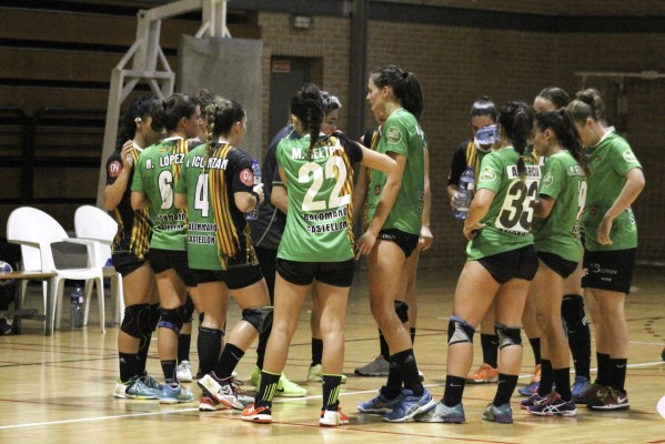 El Balonmano Castellón pierde de forma honrosa ante el potente Gijón (28-22)