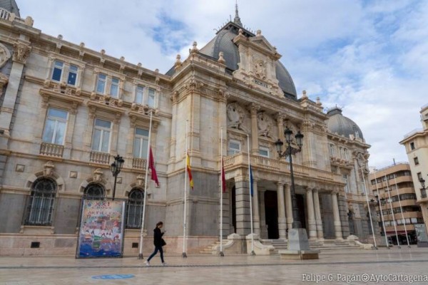 El PSOE denuncia que Vox paraliza convenios con siete ONG para un programa de integración de escolares inmigrantes en Cartagena 