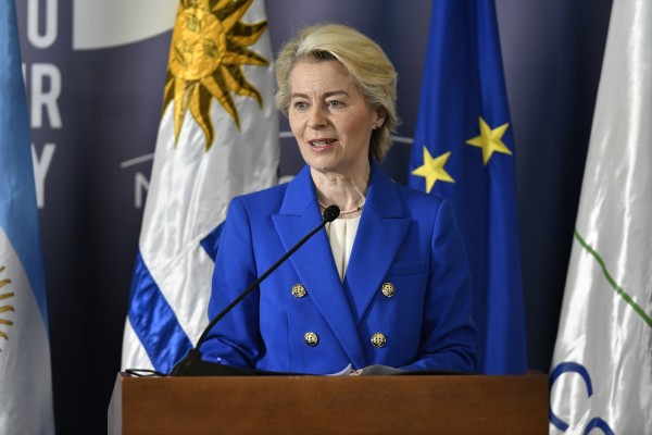 Von der Leyen desoye el 'no' de Macron y cierra el acuerdo comercial de la UE con Mercosur