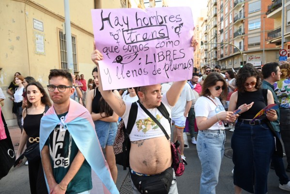 Castelló celebra un colorido Día del Orgullo (Fotos: Carlos Pascual)