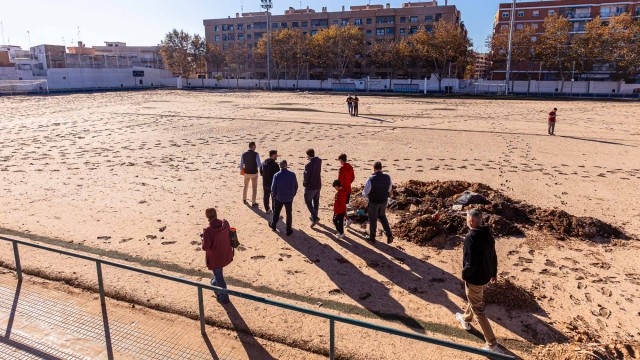 LaLiga, el Valencia, FFCV y Generalitat planifican la realidad posdana tras visitar los campos
