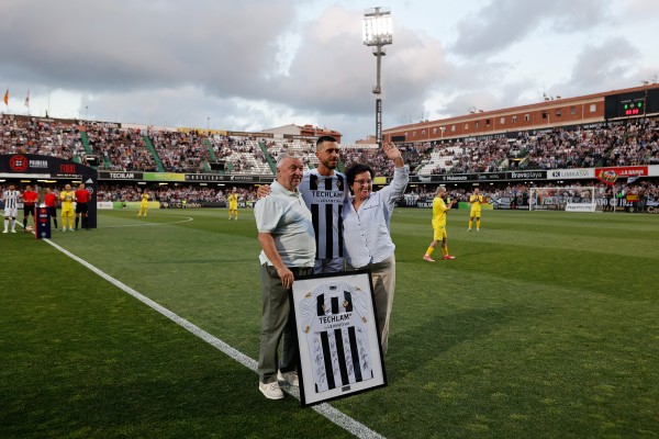 Castalia se despide y homenajea a Medunjanin en su último partido (Fotos: Carme Ripollés)