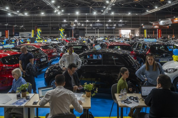 La Feria del Automóvil de València abre con ventajas a afectados por la Dana