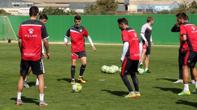 Sergio León y Nikos Vergos, grandes ausencias en el entrenamiento