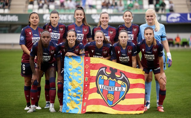 El Levante Femenino regala un coche a las afectadas del cuerpo técnico por la Dana