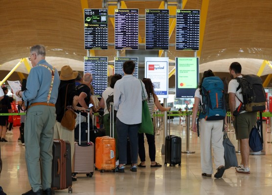 Competencia congela las tarifas aeroportuarias de Aena para el año 2025
