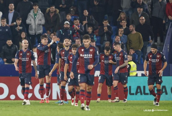 Un 'bambino' en el camino del Levante UD por el ascenso