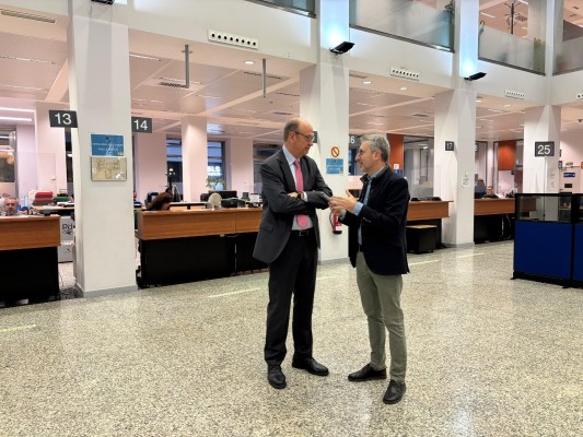 La AEAT habilitará tres nuevos puntos de atención para agilizar trámites de ayudas a pymes y autónomos