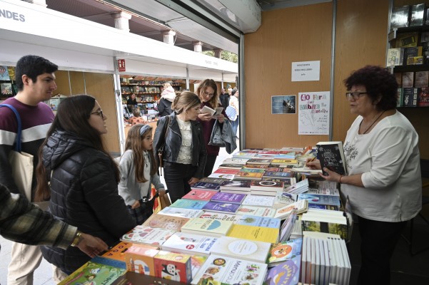 Castelló celebra la 40a Fira del Llibre de nou a Santa Clara (Fotos: Carlos Pascual)
