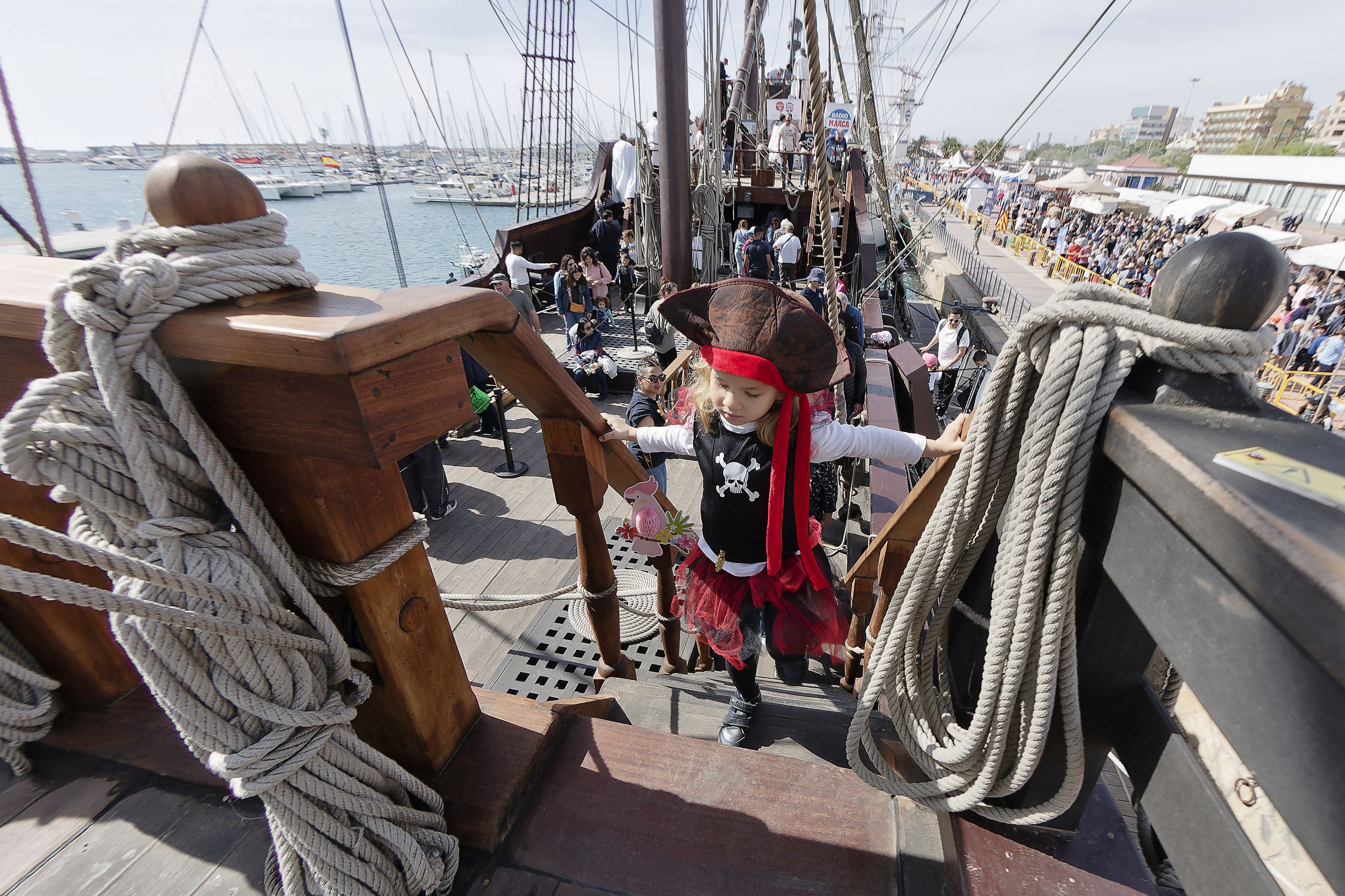Colas y expectación en el inicio de la VII edición de Escala a Castelló (Fotos: Antonio Pradas)