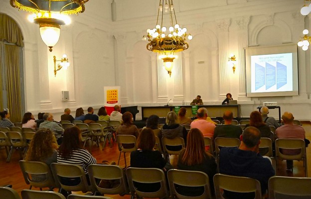 Xàtiva clama contra la llei de «llibertat educativa» i demana votar a favor del valencià a l’escola