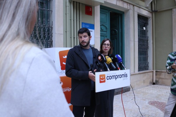 Compromís denuncia que Ribera Salud impide que usuarios de Elx-Crevillent puedan poner hojas de reclamación

