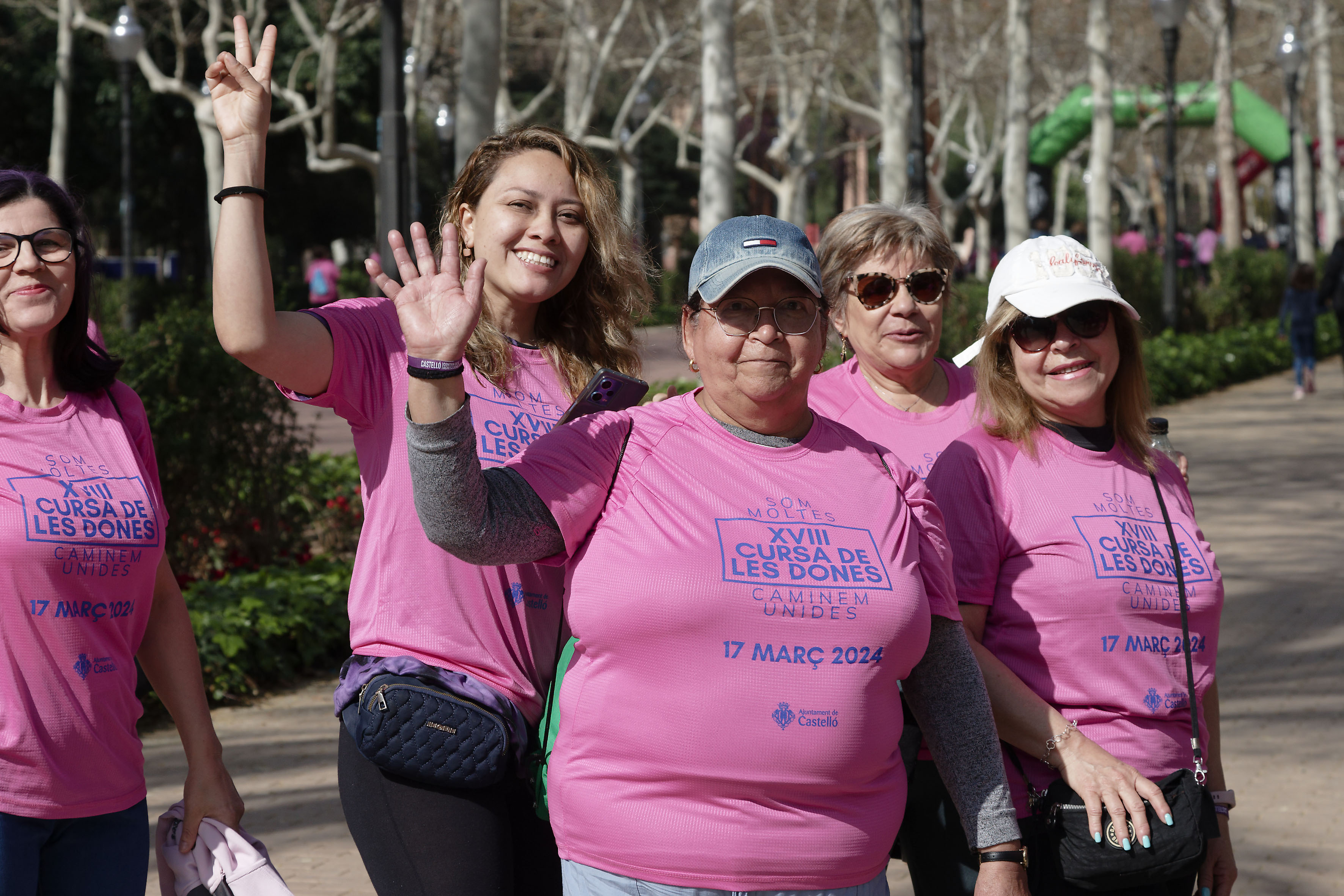 Gran ambiente en la Cursa de les Dones por el 8-M en Castelló (Fotos: Antonio Pradas)