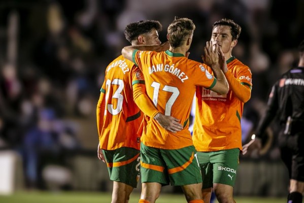 El Valencia CF sufre para eliminar al Ejea en la Copa