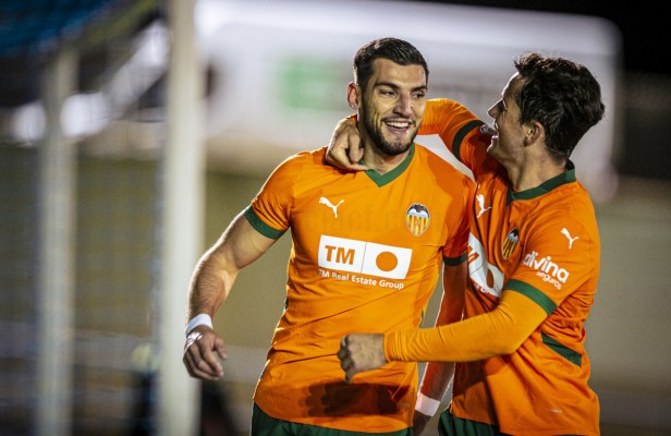 Rafa Mir vuelve con gol