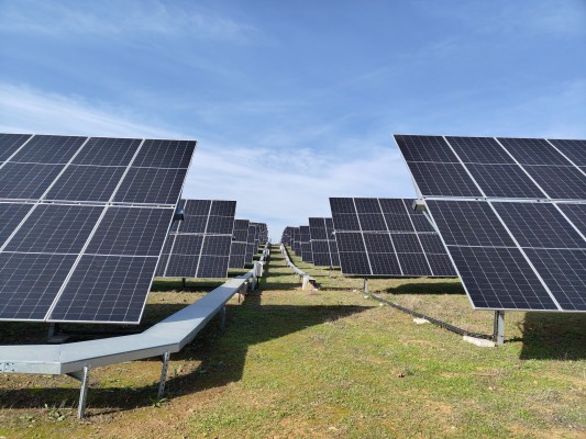 La cotizada valenciana Umbrella comienza a operar sus primeras plantas solares de Extremadura

