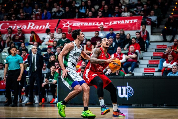 El UCAM CB inicia el top 16 europeo ganando con solvencia al Nanterre francés en Murcia