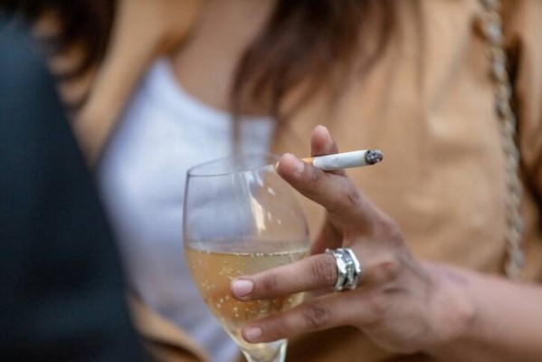 Bajan las personas que fuman a diario en España, aunque aumenta el uso de cigarrillos electrónicos