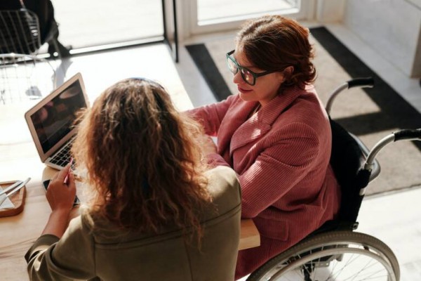 El Gobierno prepara una nueva regulación del acceso de las personas con discapacidad en el empleo público
