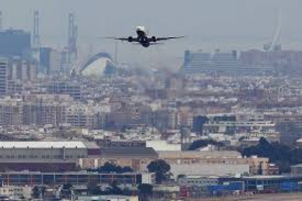Dos vuelos entre Valencia y Francia cancelados por la huelga gala de controladores
