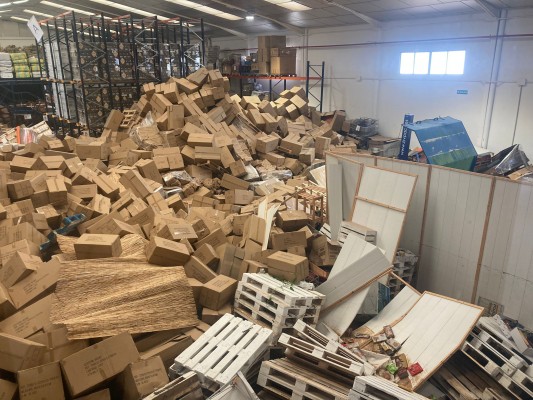 La carrera contrarreloj de una empresa de cestas de Navidad por reabrir tras los estragos de la Dana