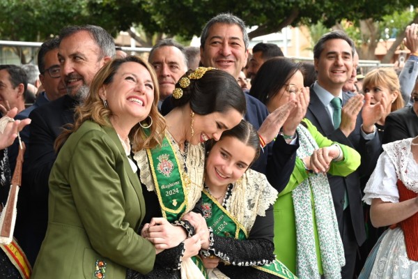 La primera mascletà, el 'mocador' al Tombatossals y el homenaje a Jaume I (Fotos: Carlos Pascual y Antonio Pradas)