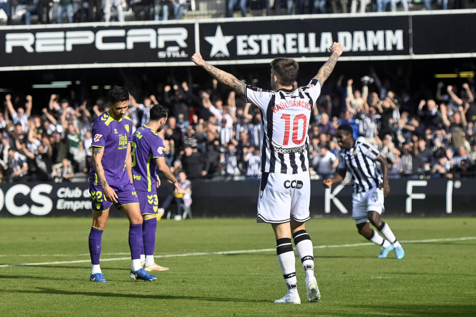 El Castellón tiene hecho la mitad del camino hacia la permanencia
