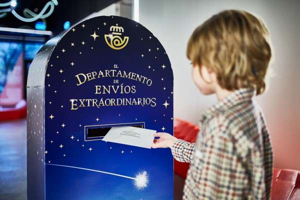 Correos instala 15 buzones mágicos en la Región para enviar

las cartas a Papá Noel y los Reyes Magos