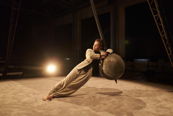 Mumusic Circus balancea en el Teatro Circo de Murcia el gran péndulo de la vida con su obra 'Lady Panda'