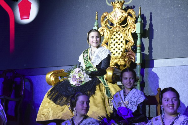 La reina infantil de la Magdalena recibe su homenaje (Fotos: Carlos Pascual)