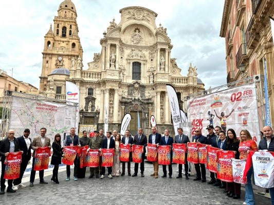 Más de 10.000 atletas de 80 países correrán el domingo en el Maratón de Murcia 